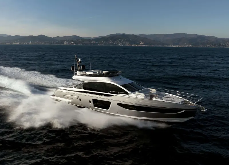 Azimut S7: Azimut S7 color titanio in navigazione veloce, visto dall’alto